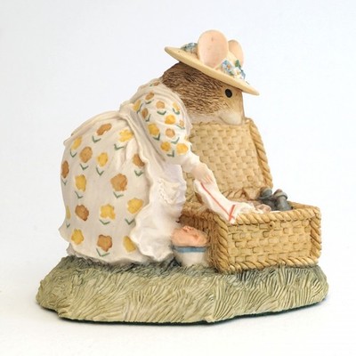 Border Fine Arts Mrs Toadflax and Hamper - BH62 - Boxed - Brambly Hedge