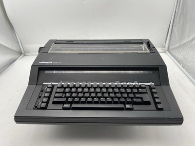 Vintage Olivetti 900X Typewriter