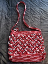 Borsa a tracolla all'uncinetto Soda Pop Tab in alluminio riciclato rosso/rosa