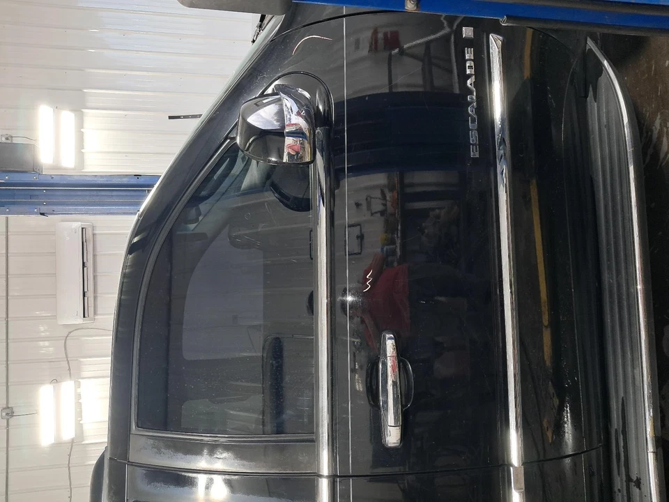 二手右前门总成前部适合:2007 凯迪拉克凯雷德前右 Gr — 第 2/4 张图片