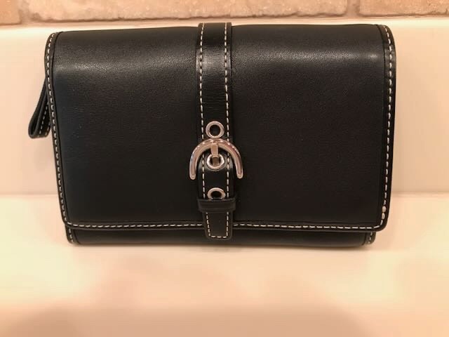 NWOT "COACH"  BLACK LEATHER TRI-FOLD WALLET   *ZIPS *ORGANIZER *CARDHOLDER