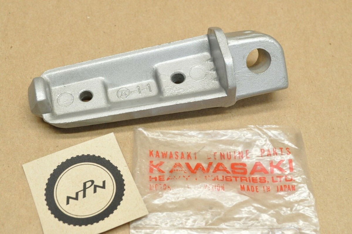 【正規品】 feet NOS OEM Kawasaki ZX1100 ZX750 ZX550 GPz ZN1100 VN700 Right Rear