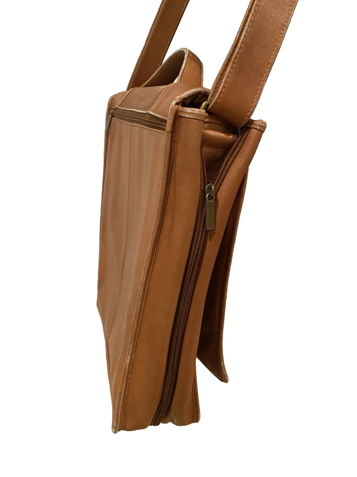 Wilson Leather Messanger Lap Top Bag 12 X 14 - Image 3 of 4