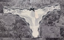 NWT VICTORIA'S SECRET DREAM ANGELS M SMOOTH WHITE BLACK LACE RARE THONG PANTIES