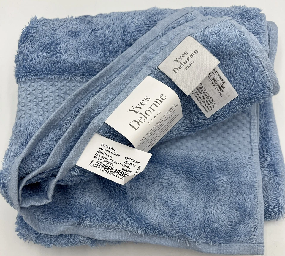 Toalha de mão Yves Delorme Etoile Azur azul claro 22” x 39” nova lacrada - Imagem 2 de 4