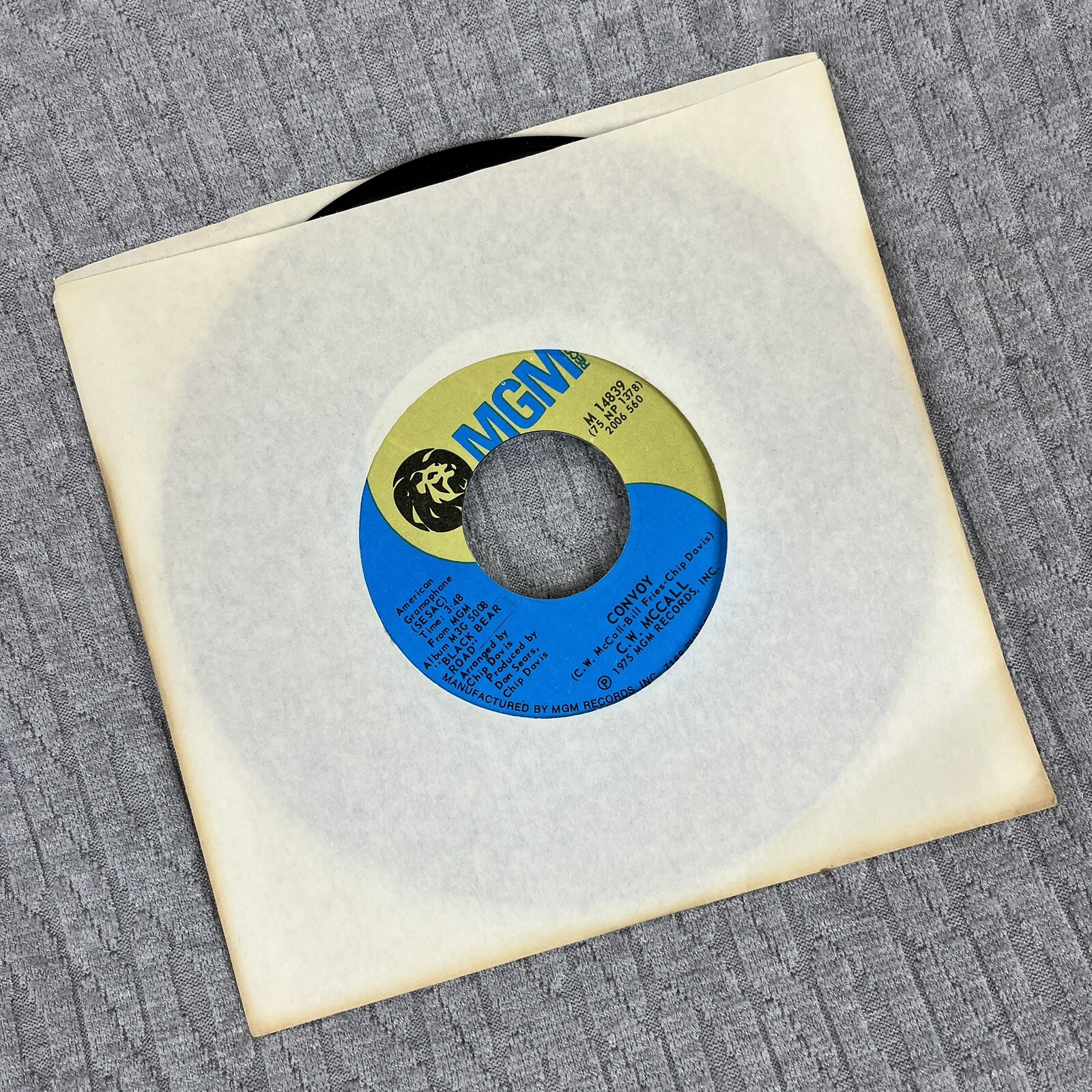 Vintage 45 RPM records C.W. MCCALL (Long Lonesome Road)(convoy) 1975 MGM records