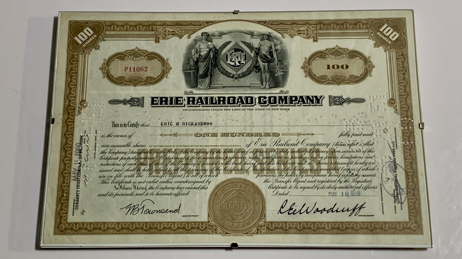 Framed Erie Railroad Company 100 Shares US Certificate May 10 1950 P11062