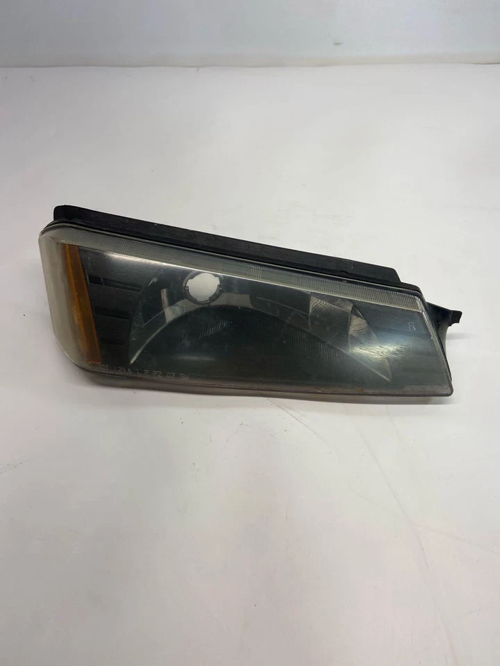 Fog Light Park Lamp Turn Signal CHEVY AVALANCHE 2500 Right 02 03 04 05 06 - Image 4 of 4