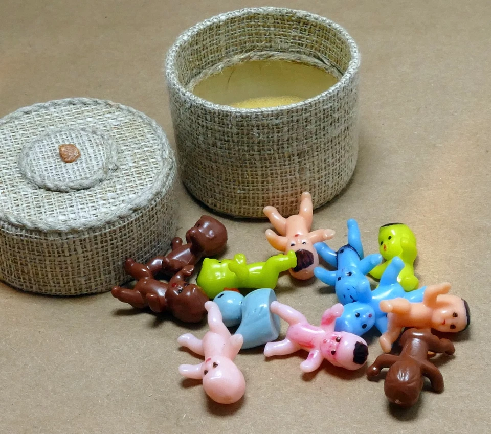 Lote de 11 figuras miniatura miniatura color pastel mezclado bebés plástico 1" King Cake Foto 2 de 4