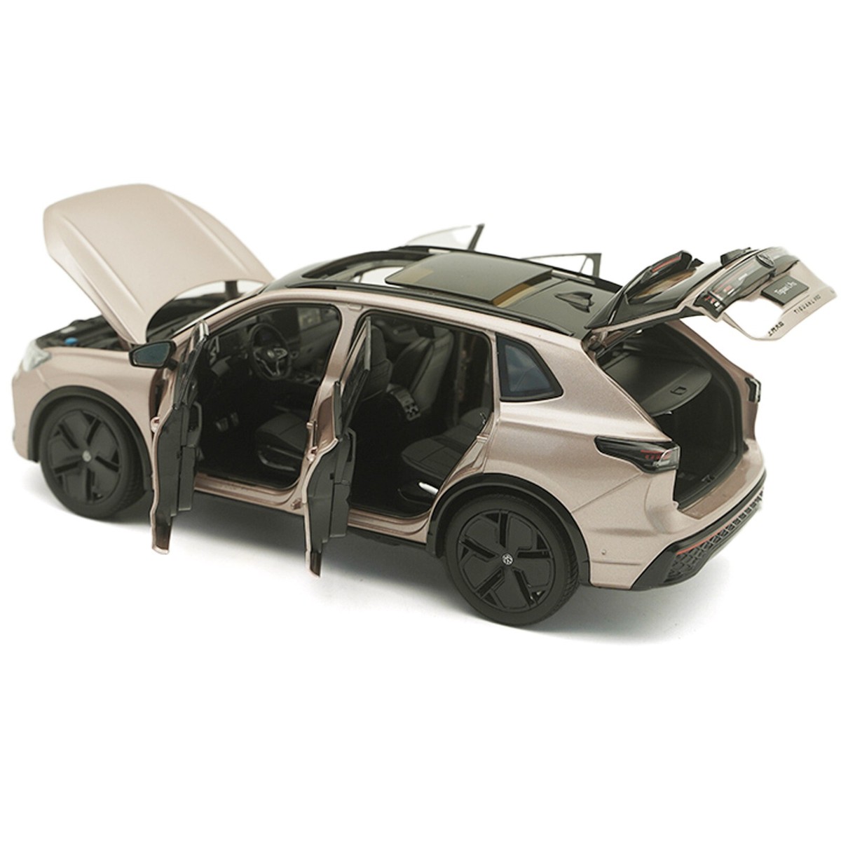 1:18 Scale Paudi Volkswagen Tiguan L Pro 2024 Gold Diecast