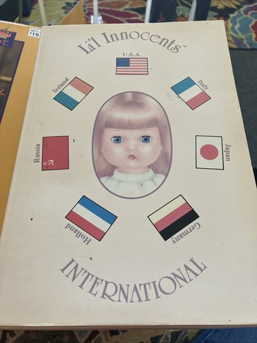 Effanbee Li'l Innocents International Collection "GERMANY" 9-inch Doll - 1989 - Foto 3 di 4