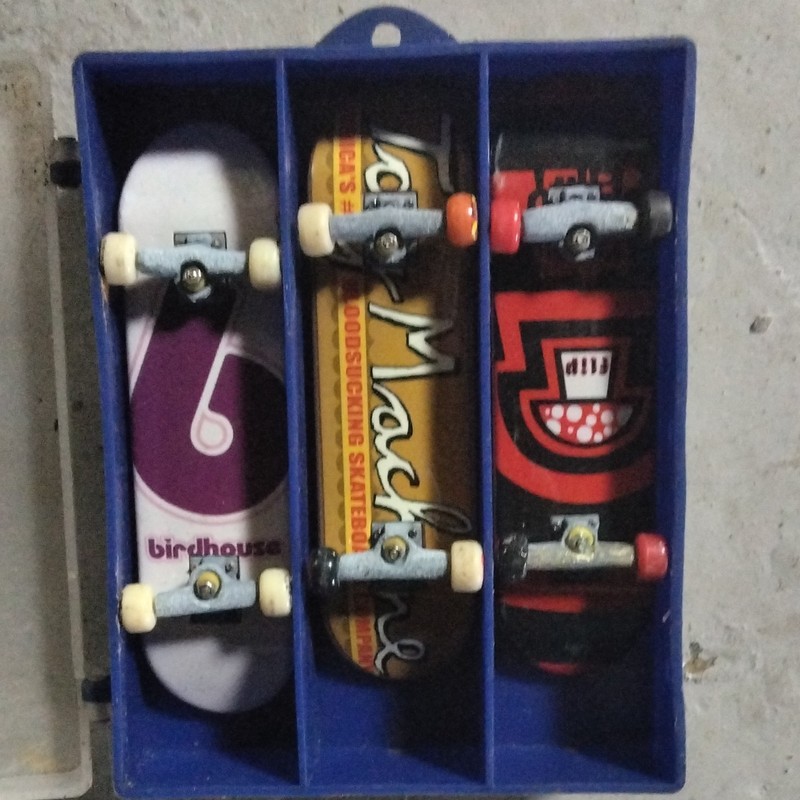 5 Tech Deck Fingerboard Skateboard Lot w/ Parts, Grip Tape & Blue Storage Case