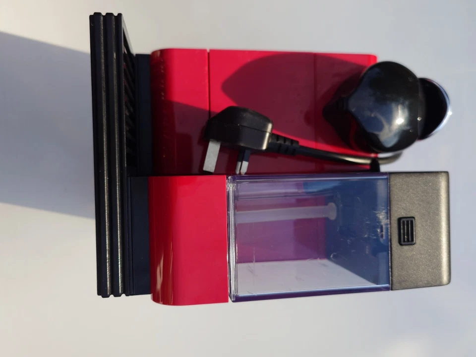 Delonghi Nespresso EN 520.R Lattissima 1 Touch Coffee Machine, Red & Accessories, photo 3 of 5