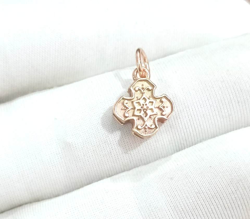Dije de oro de 14 k con cruz pequeña, colgante de oro rosa, collar pequeño con dije,  Foto 4 de 4