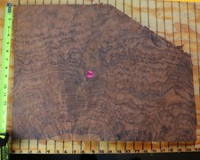 LOTS OF 5 SHEETS OF WALNUT BURL VENEER - APPROX 9.5 Sq Ft - LOT 506