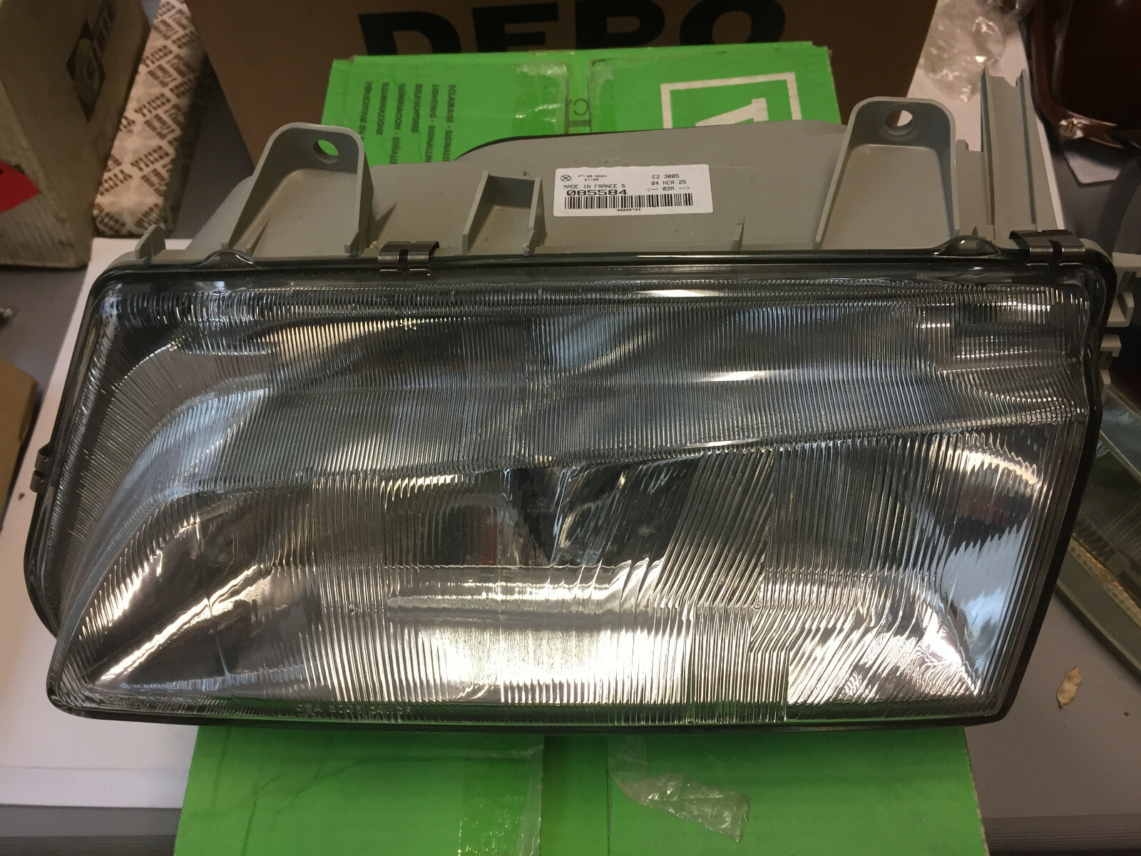 Phare gauche Peugeot 806 iode Valeo pour trajets de nuit en famille