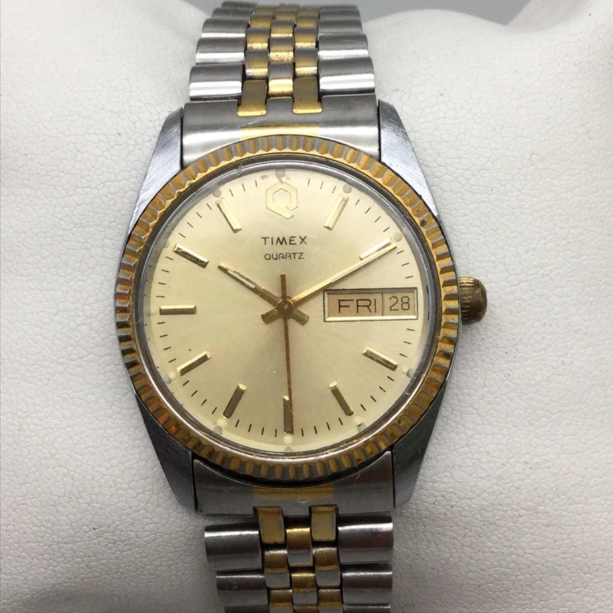 Vintage Timex Quartz Two Tone Date Watch Gold Silver Bracelet Classic Circle Vintage Timex Carriage Quartz Classic Womens Womans Silver  main image 2