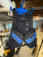 Performance Scuba Buoyancy Compensator BCD Vest W/Medium size dive bag.