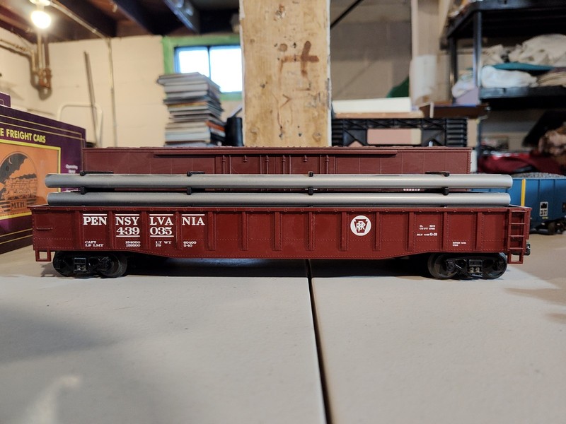 ATLAS O SCALE 2 RAIL  PENNSYLVANIA RR #439035 GONDOLA No Box Pipes