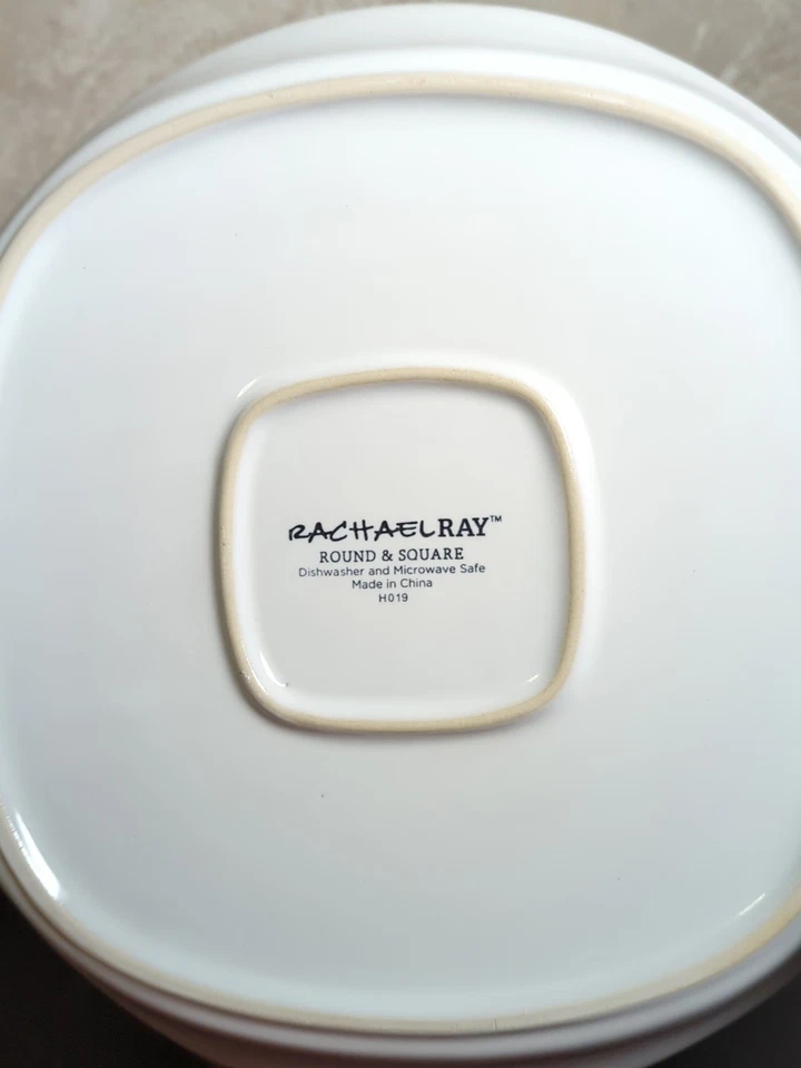 Set Of 4 Red & White Rachael Ray Round and Square Dinner Plates 11” - Image 3 of 4