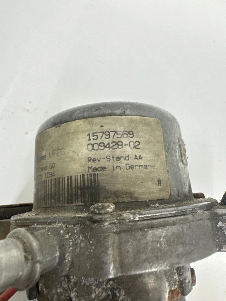 Bomba de vacío auxiliar de refuerzo de freno Cadillac CTS 2008-2011 OEM 15797569 Foto 2 de 4