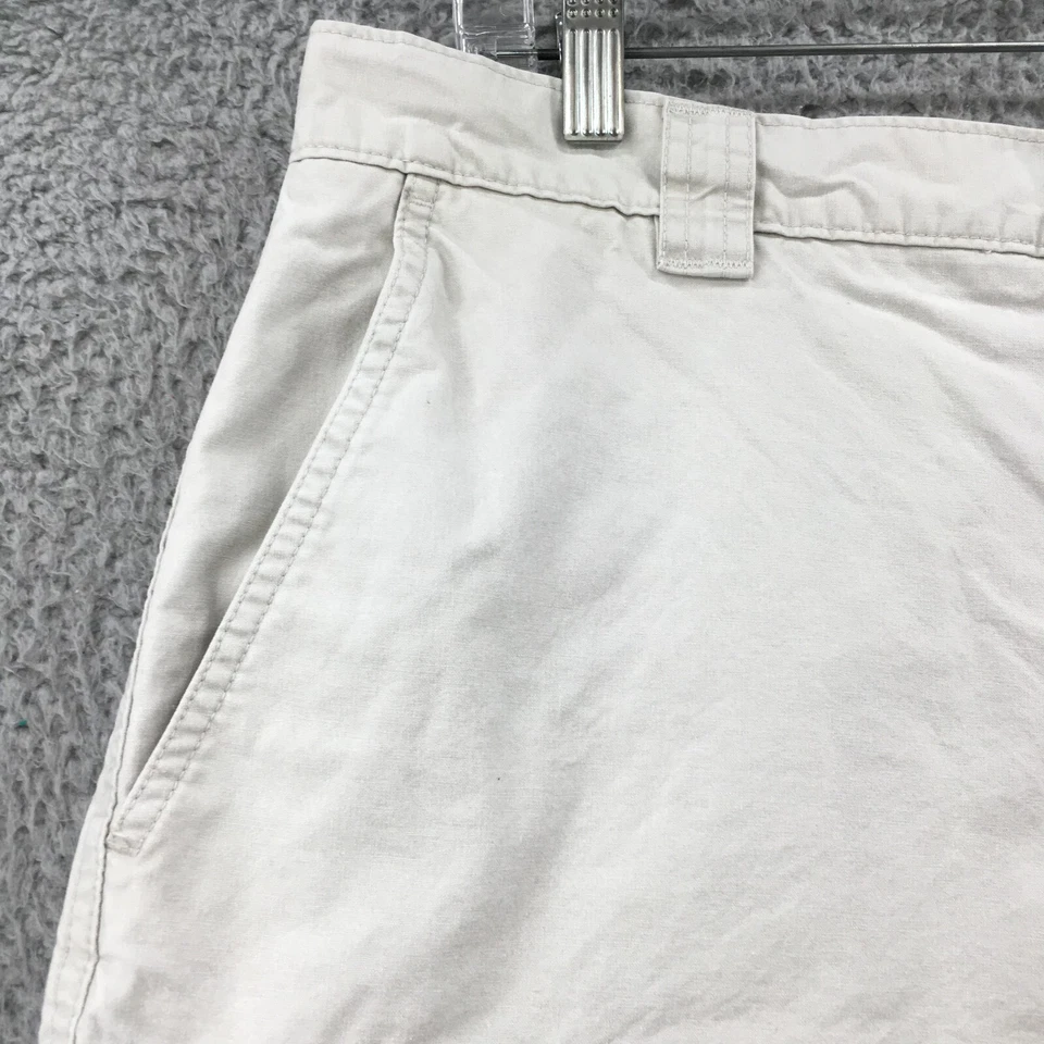 LL Bean Natural Fit Cargo Shorts Mens 35 (actual 34x9) Beige Cotton Mid Rise Zip - Image 4 of 4