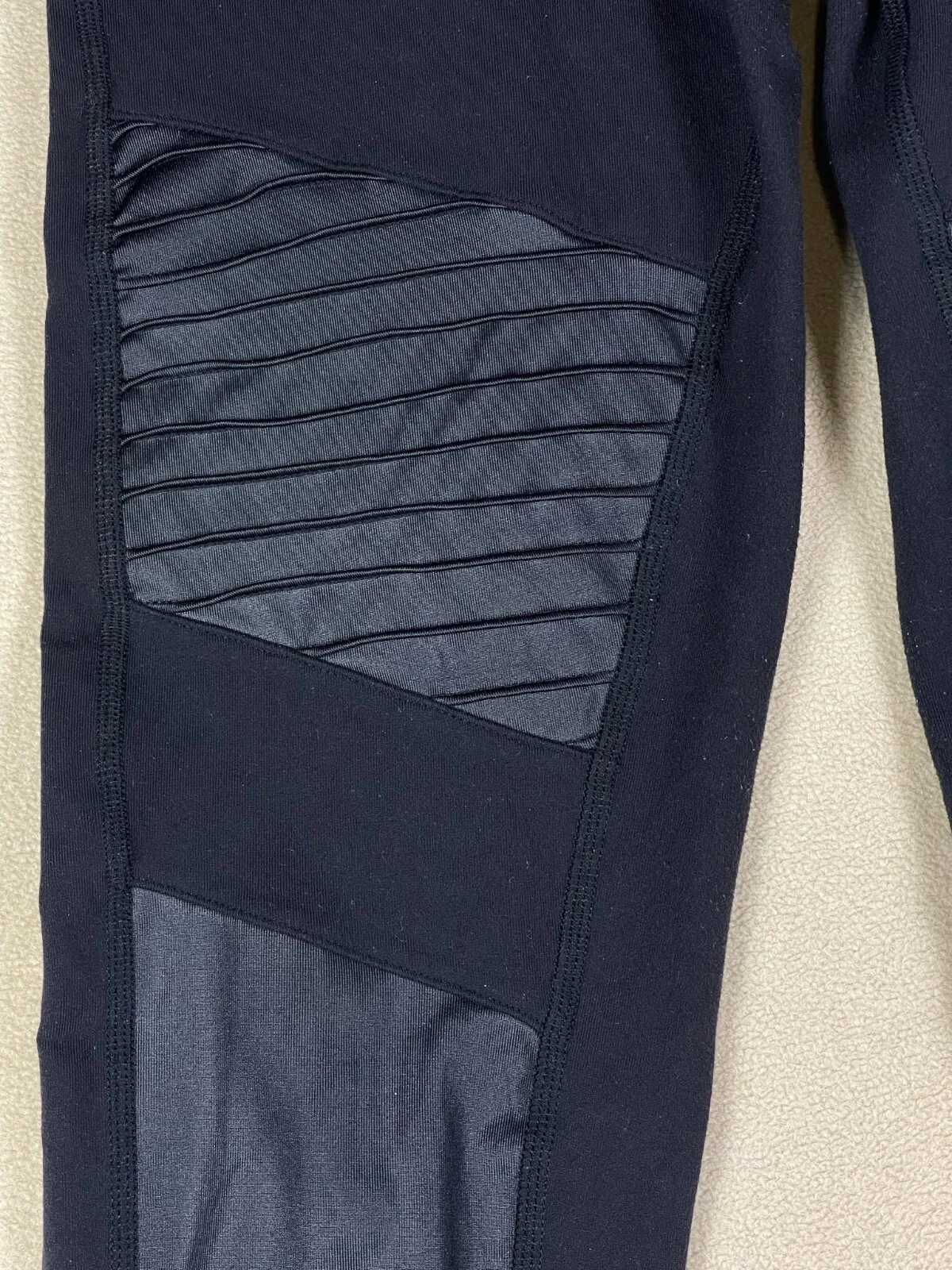 alo-yoga mid rise stretch athletic fit leggings