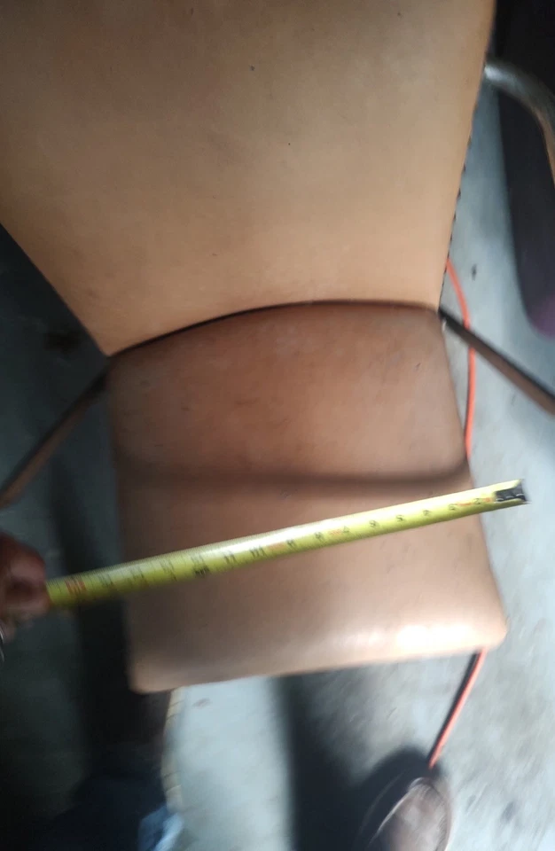 Silla pequeña moderna Midcentury de cuero y metal cromado con ojales MCM vintage OBO Foto 4 de 4