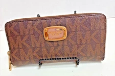 Michael Kors Jet Set Zipped Wallet MK Logo
