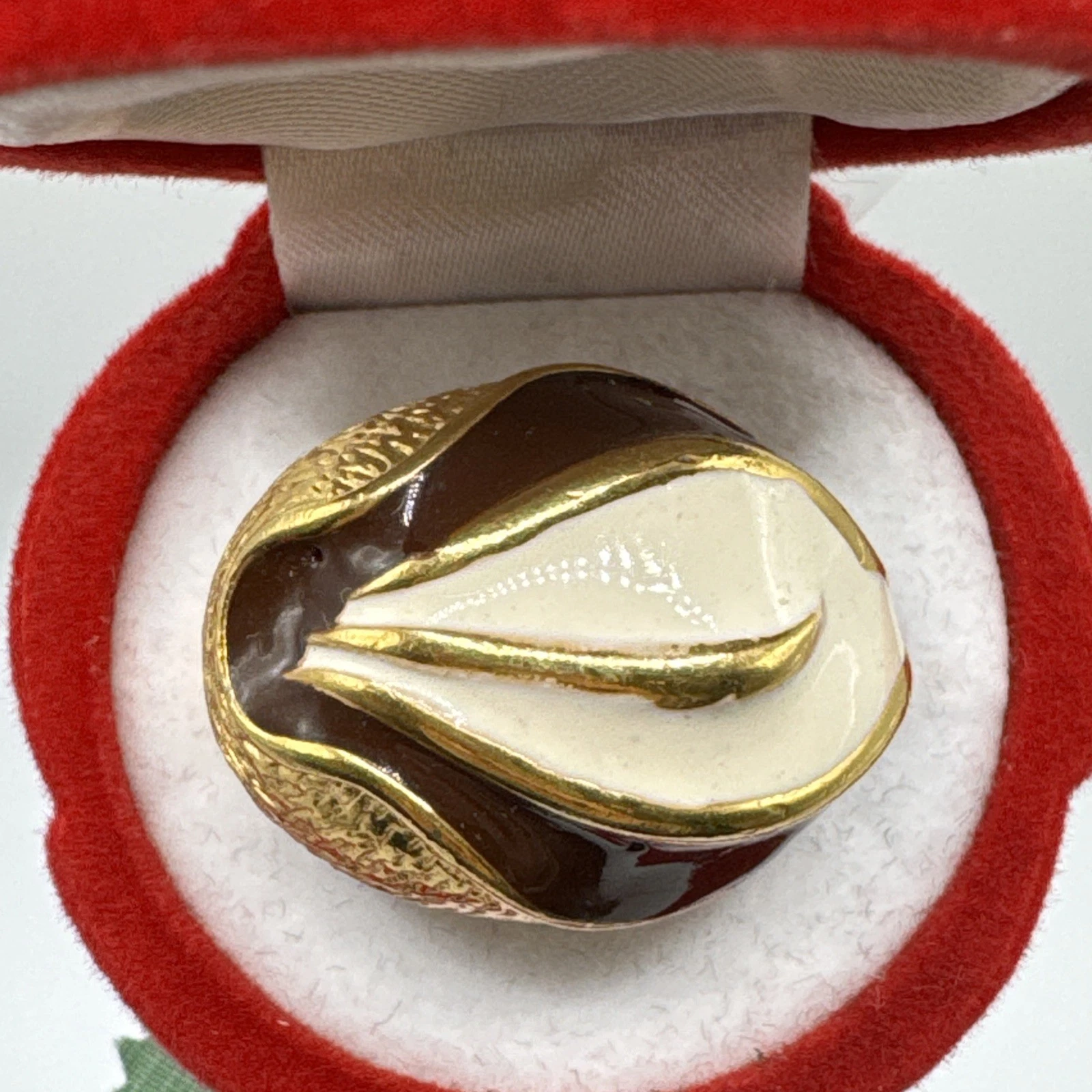 Bague vintage fantaisie marron, blanche et or Taille 55.
