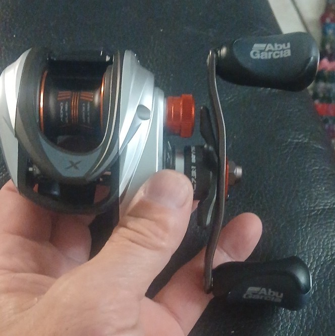 Abu Garcia Revo X Low Profile Baitcast Reel Right 6.4:1 4+1 20lb Silver