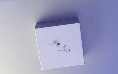 Apple AirPods Pro (2nd Gen) White MagSafe USB-C Bluetooth In-Ear Earbuds