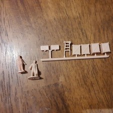 Ho Scale People Figures & Luggage Figures