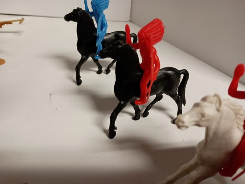 Set da gioco vintage in plastica cowboy e indiani - Foto 5 di 13