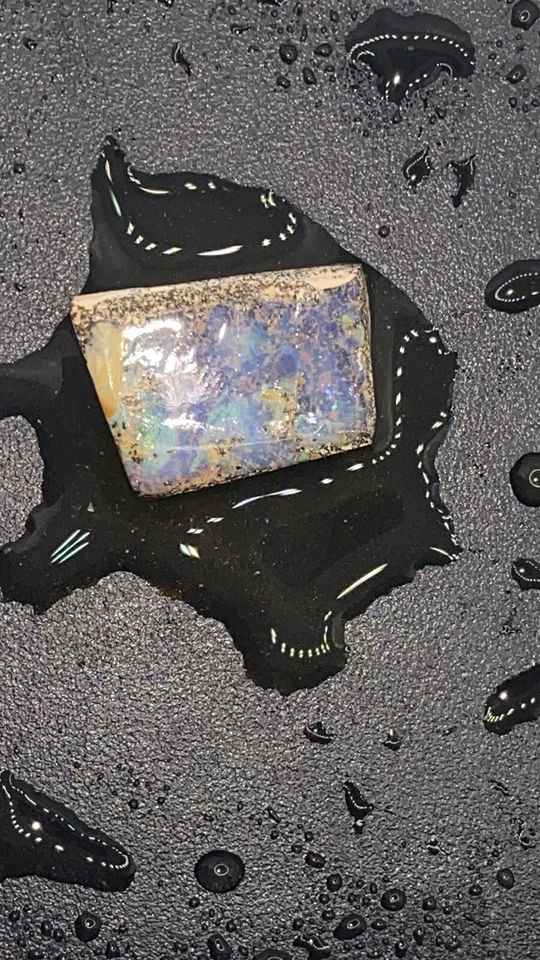 Australian  Boulder Opal rough and rubs Single Stone - Image 2 of 4