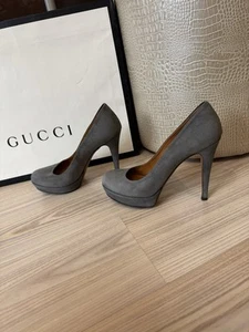 Authentique escarpins à talons Gucci gris daim 38 US 8