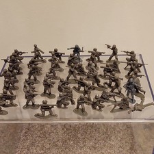 Plastic Army Infantry Soldier Figures Lot of 40  Gray Toy Soldiers