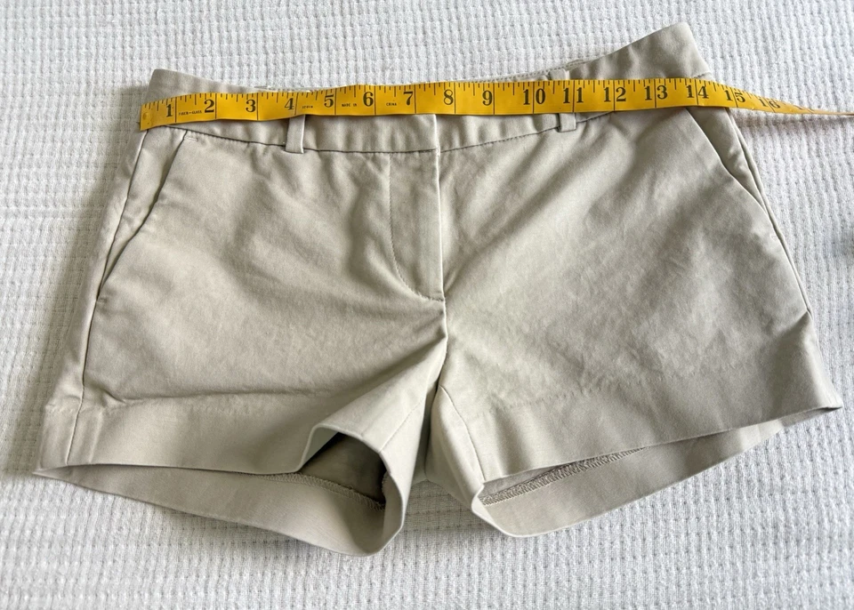 MICHAEL KORS WOMENS KHAKI WITH POCKETS TAILORED DRESS SHORTS SIZE 2 GUC - Image 4 of 4