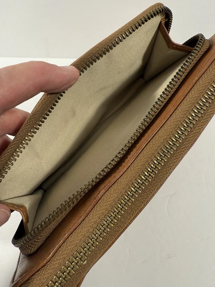 CARTERA CLUTCH VINTAGE DE CUERO MARRÓN AFORTUNADO CON CREMALLERA ALREDEDOR, tiradores/dijes de cuero Foto 3 de 4