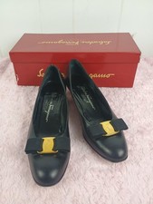 Vintage Salvatore Ferragamo Boutique Vara Pumps Black Leather Gold Bow 7.5 AA