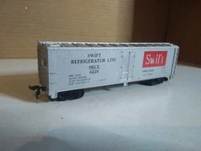 Z14 HO Scale Train Box Car SWIFT REFRIGERATOR LINES SRLX 4226 REEFER HORN HOOK