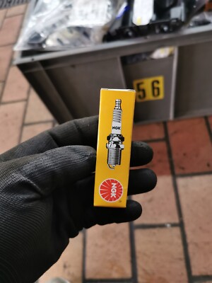 Zündkerze NGK BKUR5ET-10 für Audi A4 Skoda Fabia VW Passat Mercedes Vito