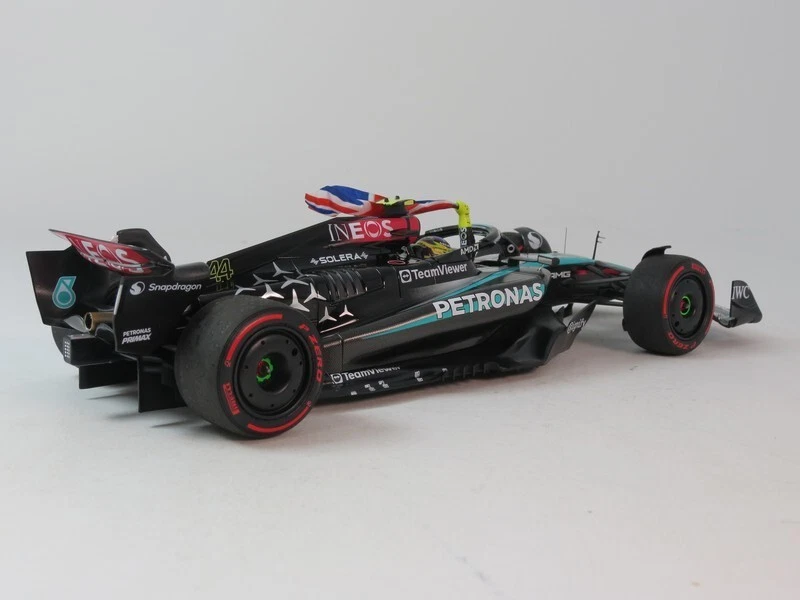 Minichamps Mercedes W15 #44 Lewis Hamilton winner British 2024 1/18 110241244 - Immagine 3 di 4