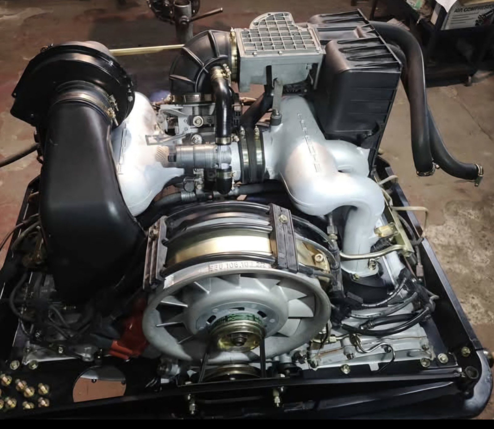 Porsche 911  3.2 CARRERA   MOTORE ENGINE TIPO 930/20   231 CV 1984-89 RIGENERATO