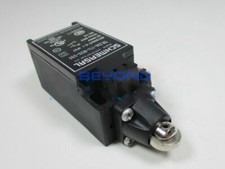 1PC NEW SCHMERSAL TR 236-11Z-M20 Travel Limit Switch