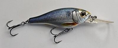LiveTarget Shad Crankbait 1/2 oz 3 Inch Color Is Silver/Blue New Dives to 7 Ft.
