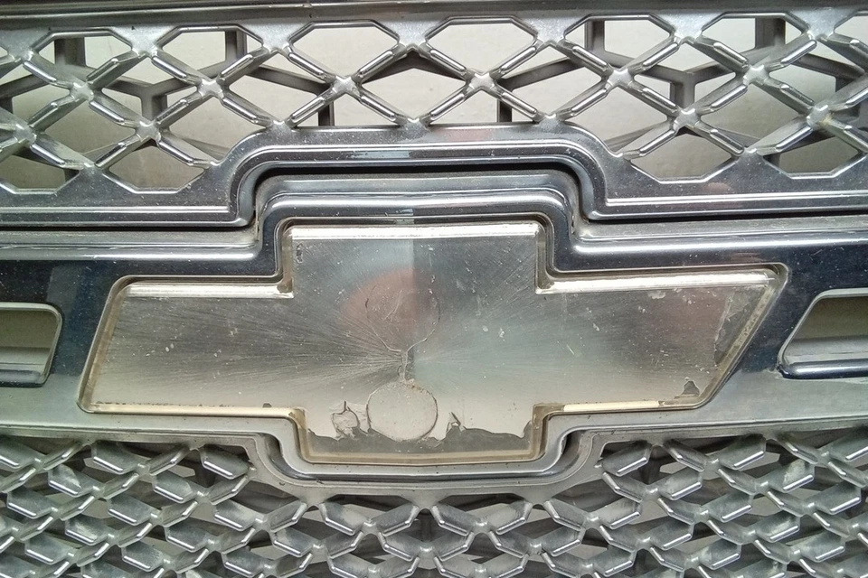 Chevrolet Silverado 2500 2005 parrilla OEM Foto 3 de 4