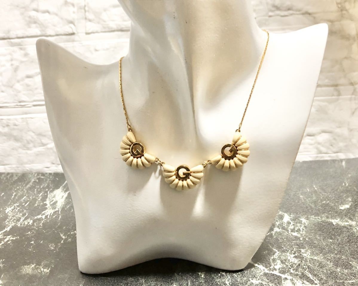 GIVENCHY G Logo Flower Necklace thumbnail 7