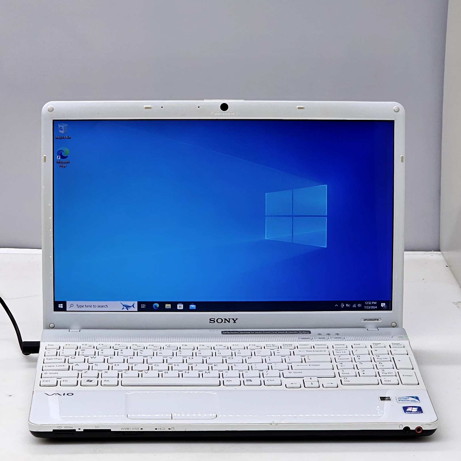 値段下げました、9,000円 SONY VAIO-VPCEH(白)15.5インチ