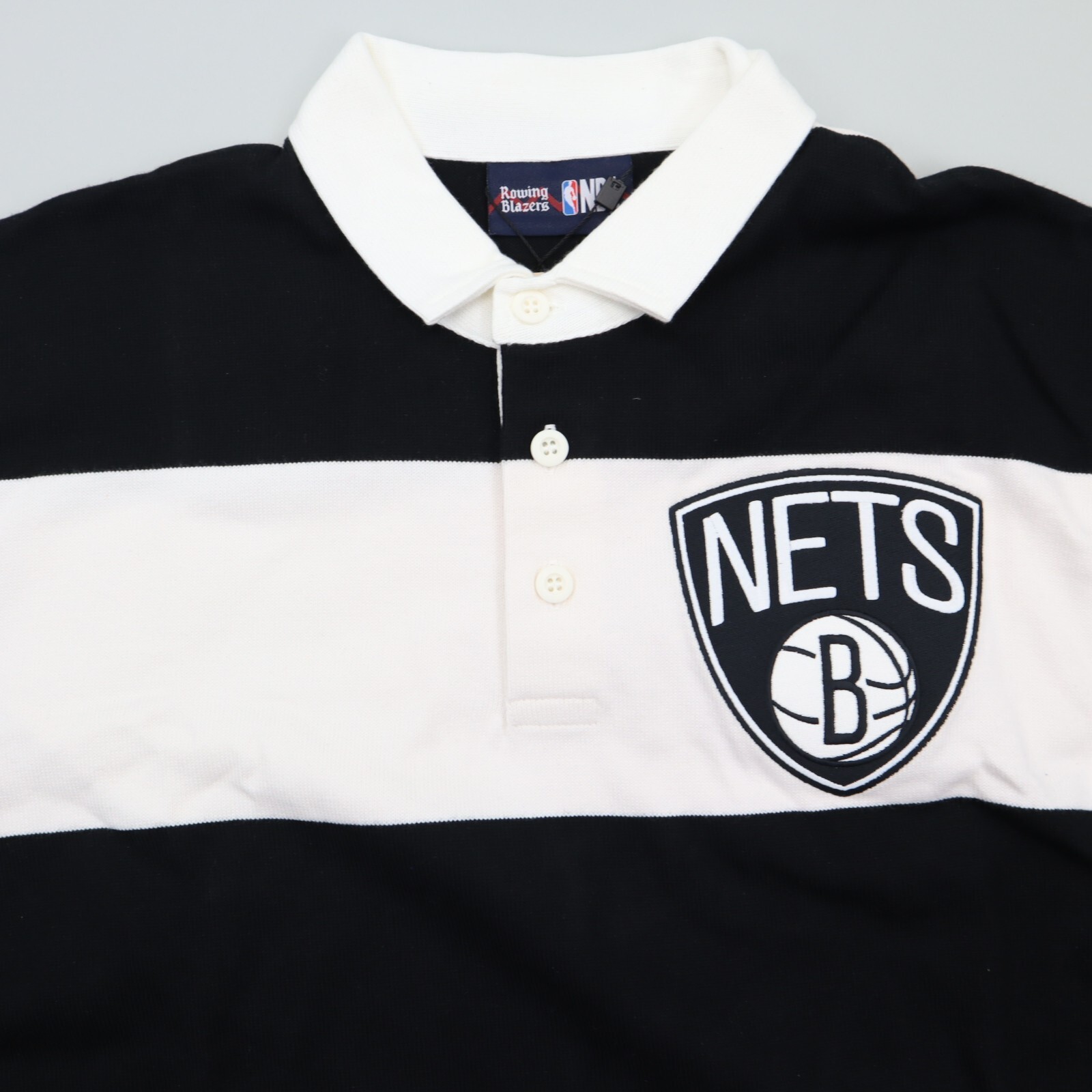FILA Maglietta da rugby Rowing Blazers X NBA Brooklyn Nets a righe a blocchi L $195 Nuova con etichette rara